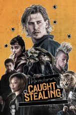 Nonton film Caught Stealing (2025) terbaru di Dutamovie21